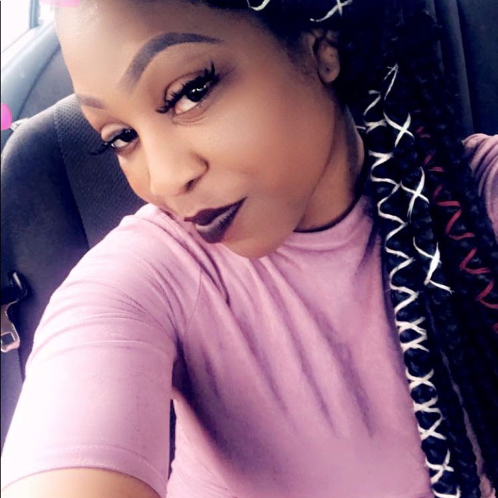 Meet your Posher, Bee